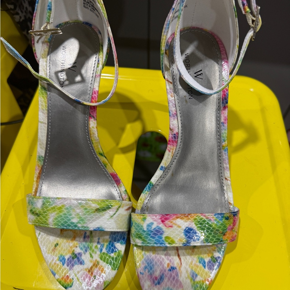 Worthington Floral Sandals with Ankle Strap and Glossy Finish - Picture 5 of 5